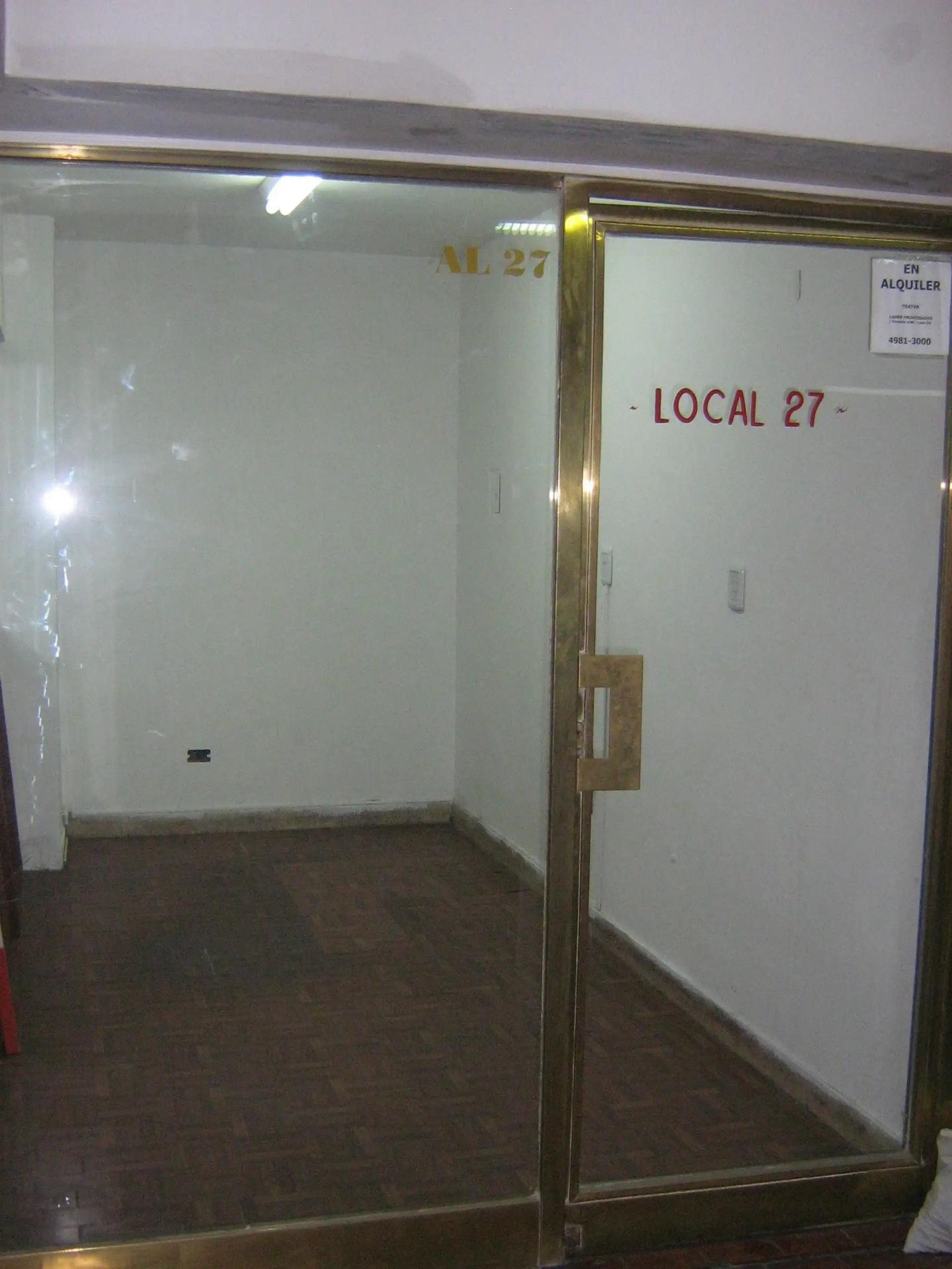 EXCELENTE LOCAL EN GALERIA - Bajas Expensas