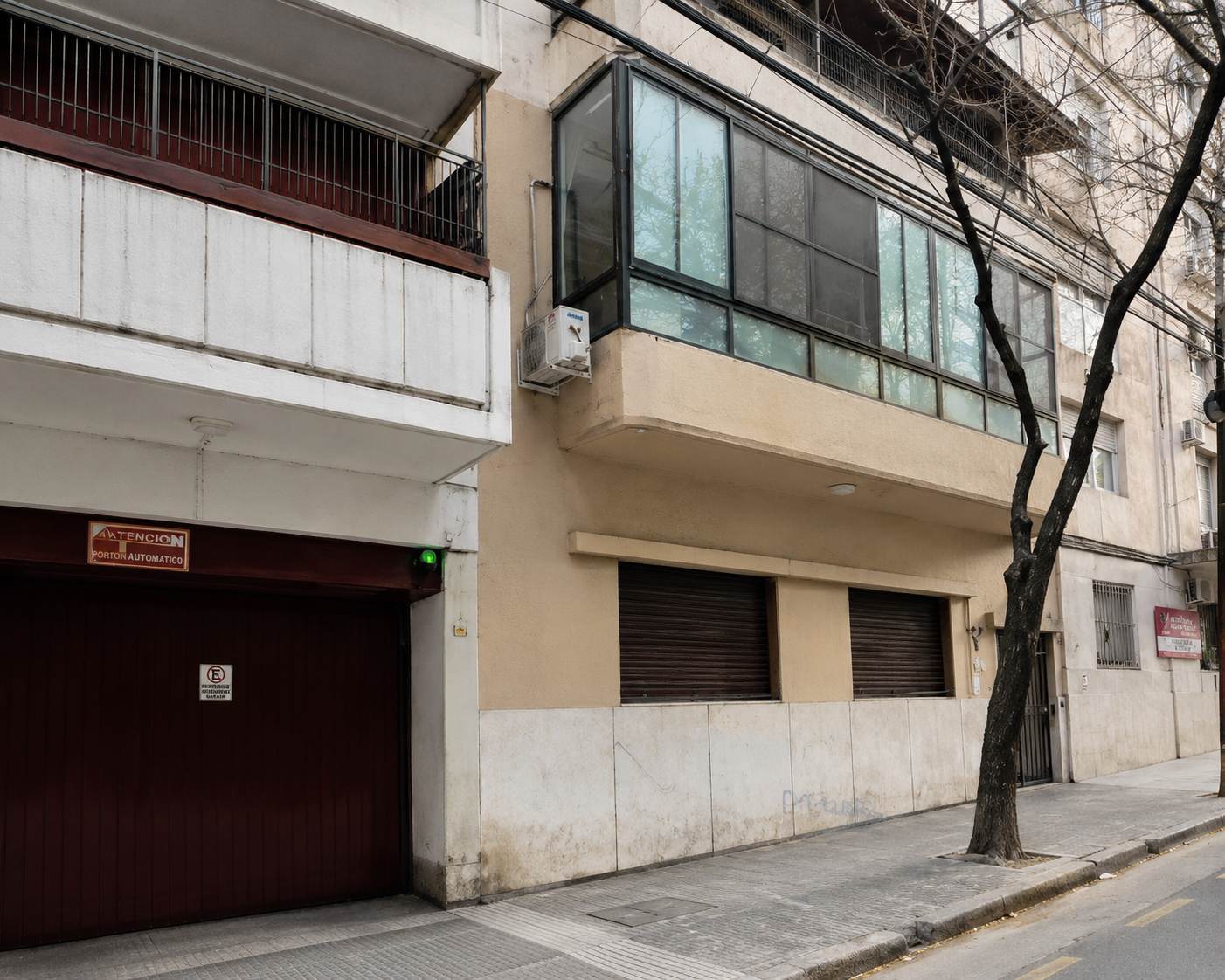 Venta Cochera Fija - Excelente Ubicacion - A una Cuadra de Av La Plata y Av Rivadavia
