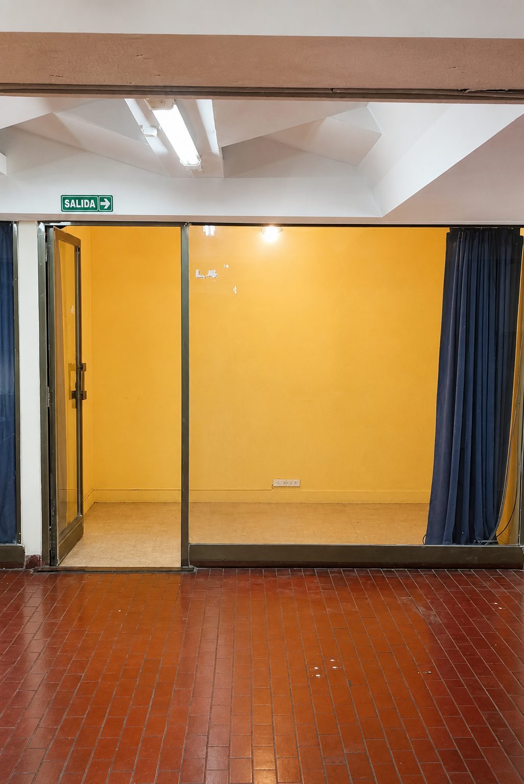 Alquiler Local comercial en Galería Kineret sobre Av. Rivadavia – Excelente ubicación comercial