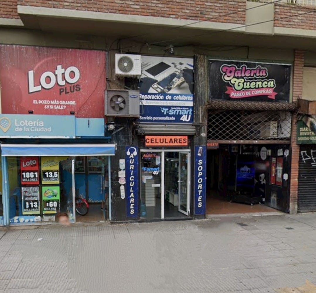 LOCAL EN VENTA EN GALERIA, FRENTE A ESTACION VILLA DEL PARQUE - CON ENTREPISO Y BAULERAS